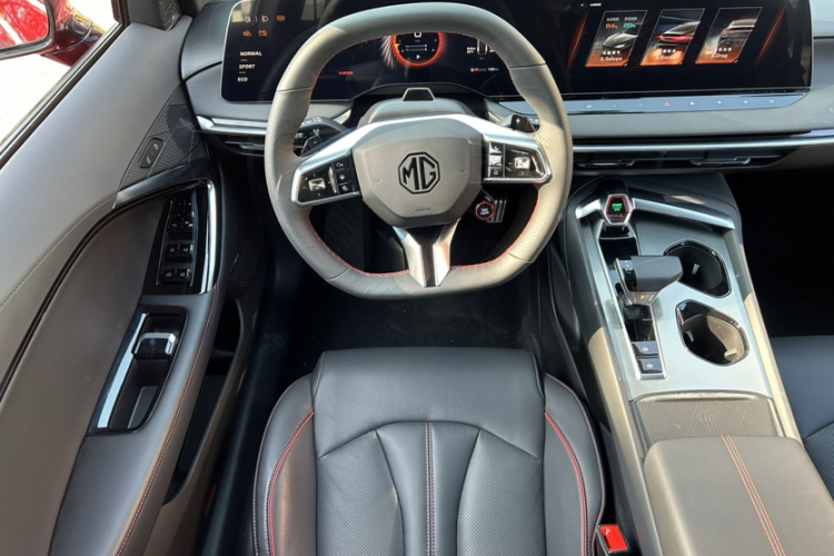 名爵 MG7 2023款 2.0T 自动Trophy+激擎耀世版中控内饰7012