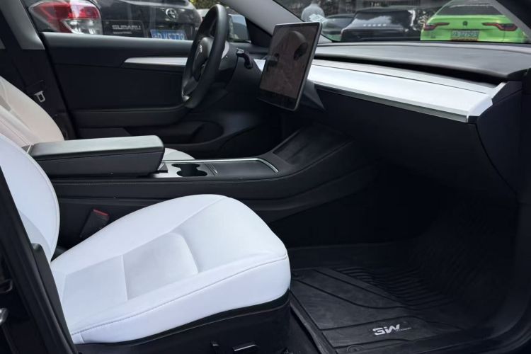 特斯拉 Model 3 2022款 后轮驱动版中控内饰7004