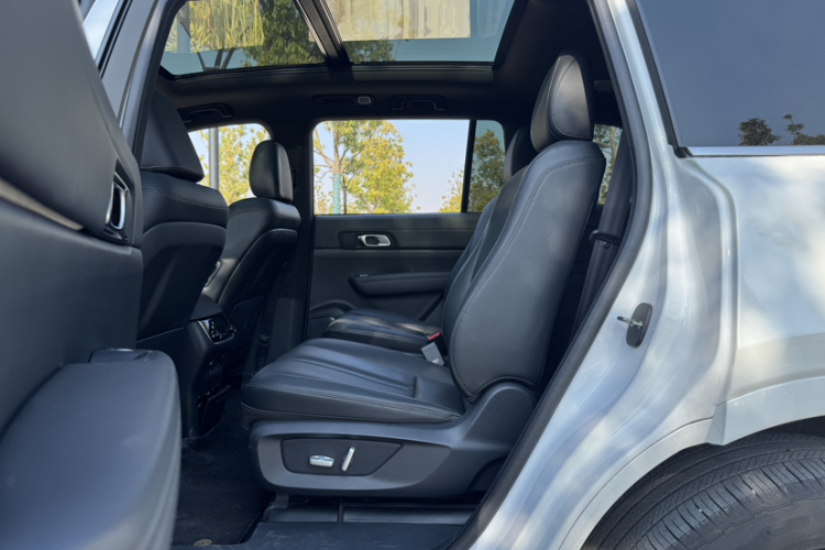 理想汽车 理想ONE 2020款 增程6座版中控内饰7014