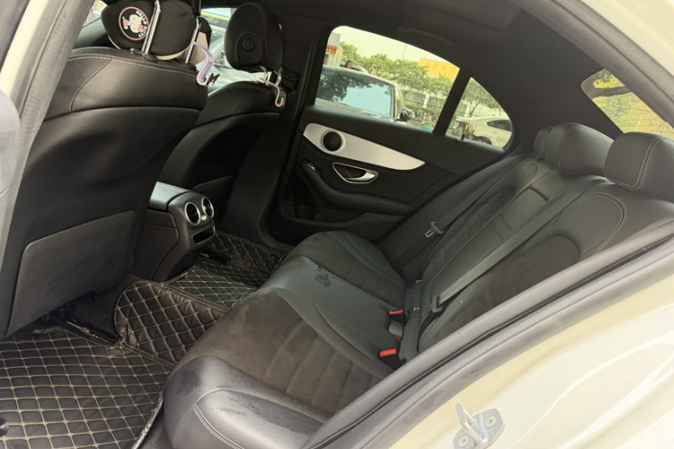 奔驰C级 2019款 C 260 运动版 4MATIC中控内饰7002