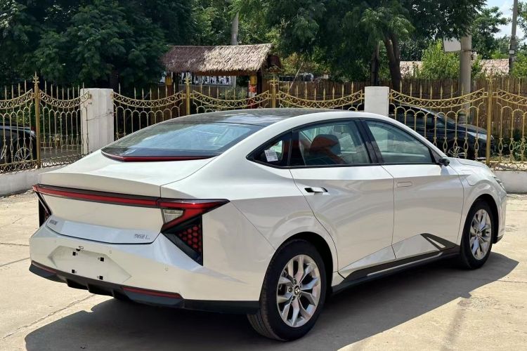 灵悉L 2025款 头号玩家版+超级加倍选装包车身外观6005