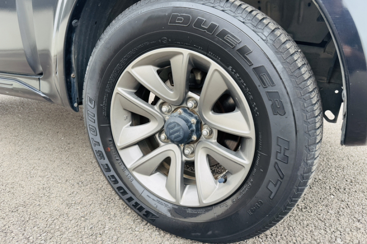 铃木 吉姆尼 2015款 1.3 MT JLX车身外观6005