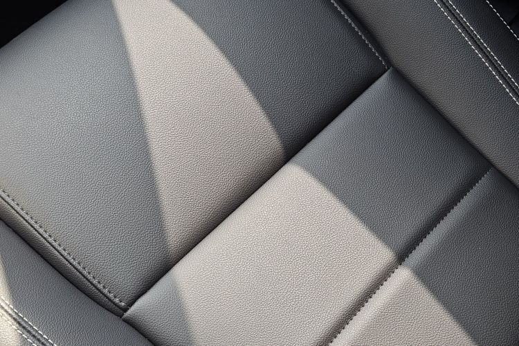 捷豹XEL 2023款 2.0T 250PS R-DYNAMIC S进取运动版中控内饰7006