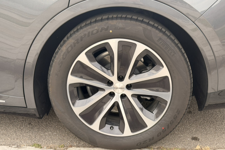 鸿蒙智行 智界R7 2024款 纯电 667km Pro车身外观6007