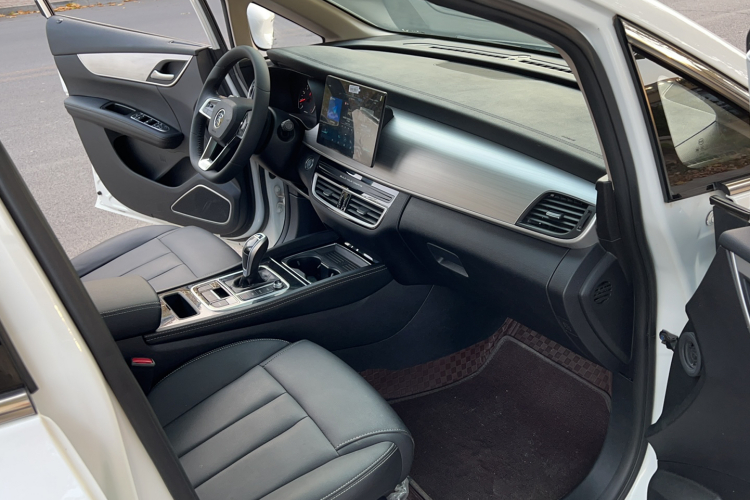 比亚迪 宋MAX 2021款 升级版 1.5T 自动豪华型 6座中控内饰7003