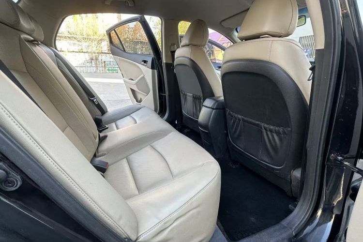 起亚K5 2014款 2.0L 手动GL中控内饰7002