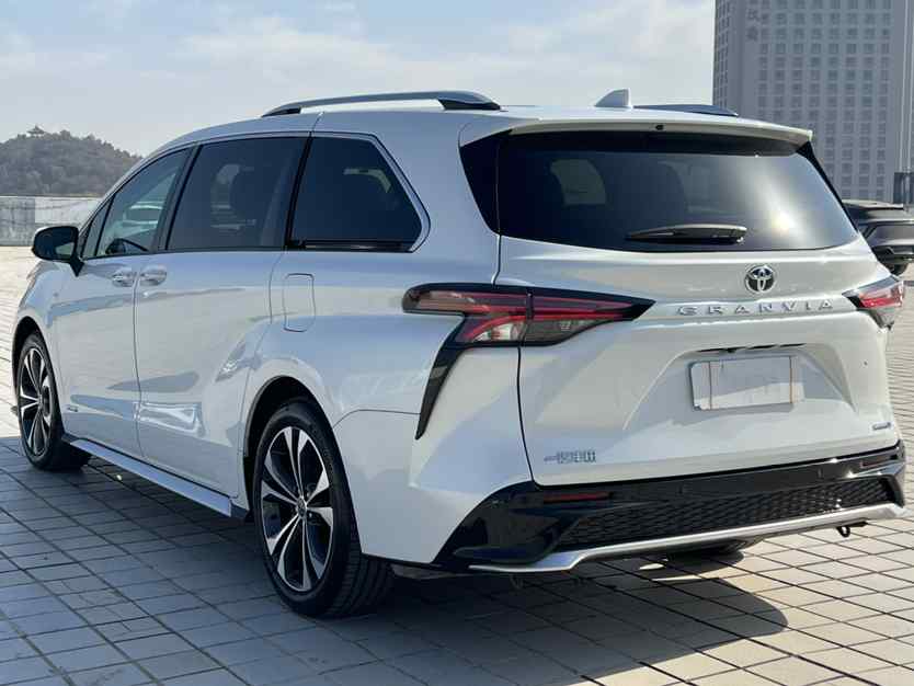 丰田 格瑞维亚 2023款 2.5L混动 尊贵PLUS版(5)