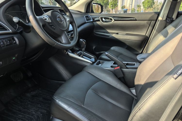 日产 轩逸 2019款 1.6XV CVT智联尊享版 国VI中控内饰7006