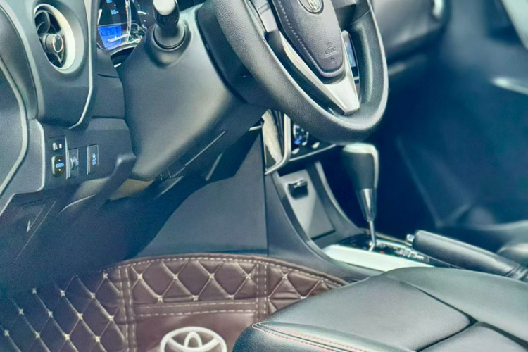 丰田 卡罗拉 2018款 1.2T S-CVT GL智享版中控内饰7001