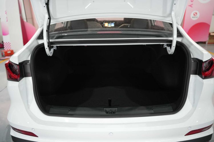 荣威i5 2023款 1.5L CVT豪华版中控内饰7007