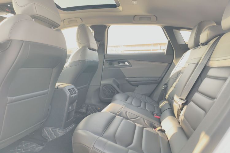 雪铁龙 凡尔赛C5 X 2023款 1.6T 享不凡中控内饰7003