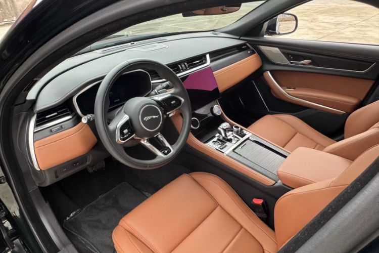 捷豹XFL 2023款 XFL 2.0T P250 两驱精英运动版中控内饰7013