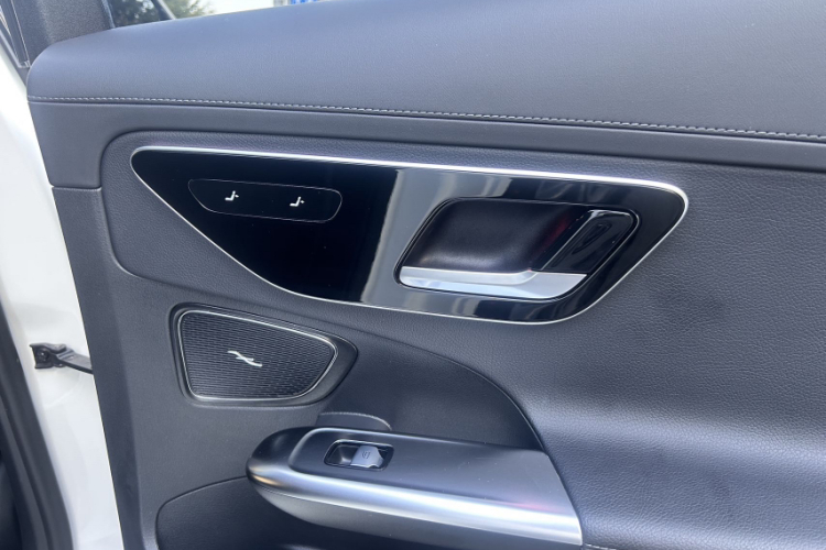 奔驰C级 2022款 改款 C 200 L 运动版中控内饰7002