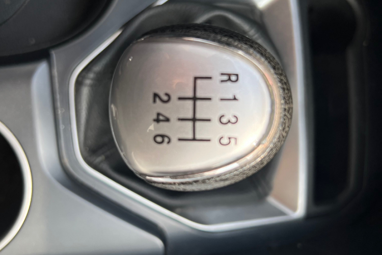 福田 大将军G9 2021款 2.0T装甲大将军手动两驱休闲版乐享型长箱4F20TC中控内饰7001