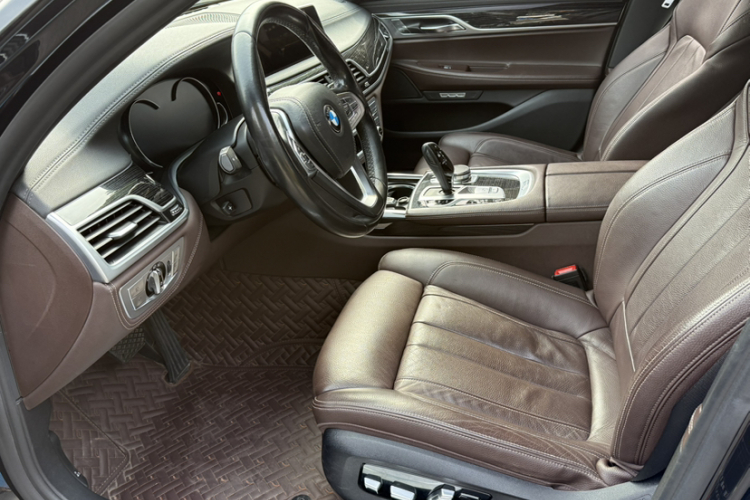 宝马7系 2018款 730Li 领先型 M运动套装局部细节19