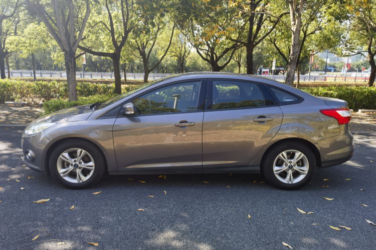 福特 福克斯 2012款 三厢 1.6L 自动风尚型车身外观6003