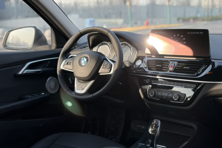 宝马1系 2021款 改款 120i M运动版中控内饰7007