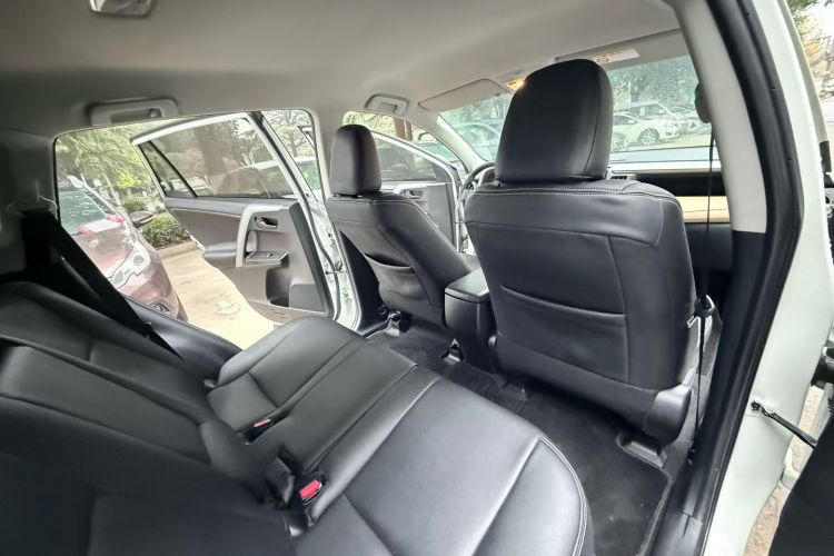 丰田 RAV4荣放 2019款 2.0L CVT两驱都市版 国VI中控内饰7002