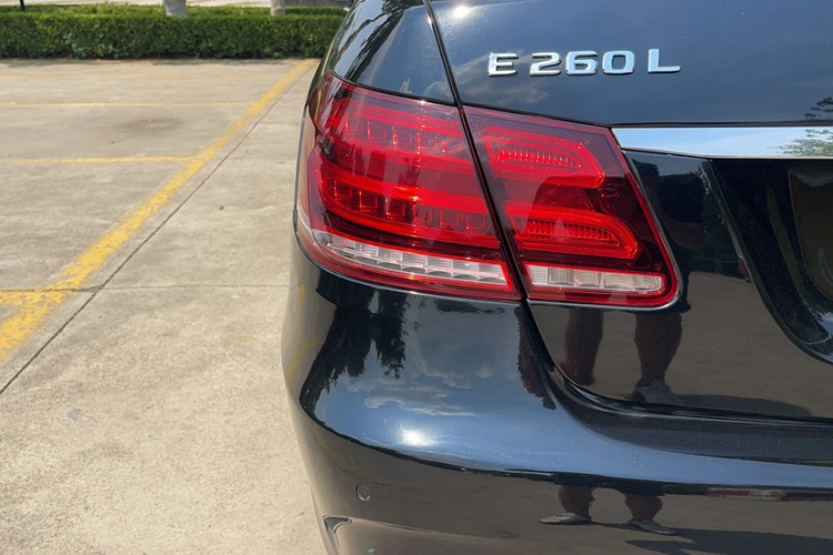 奔驰E级 2015款 改款 E 180 L 运动型车身外观6009