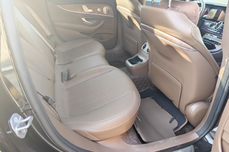 奔驰E级 2023款 改款 E 300 L 豪华型中控内饰7002