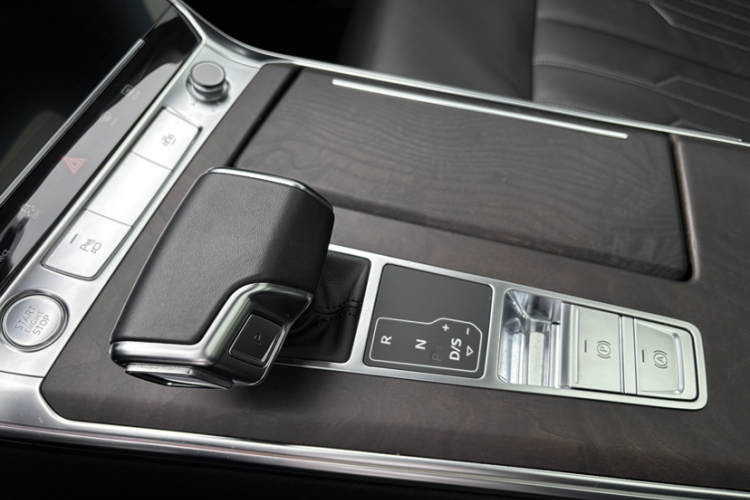 奥迪A6L 2019款 45 TFSI quattro 尊享致雅型中控内饰7002