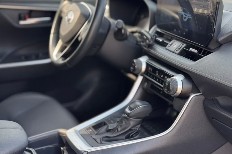 丰田 威兰达 2024款 双擎 2.5L E-CVT两驱豪华PLUS版中控内饰7003