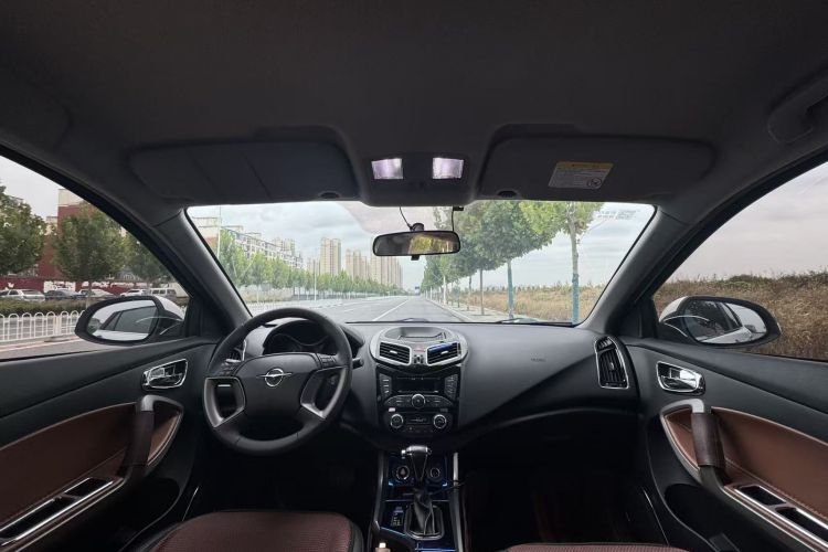 海马S5 2015款 1.5T CVT豪华型中控内饰7004