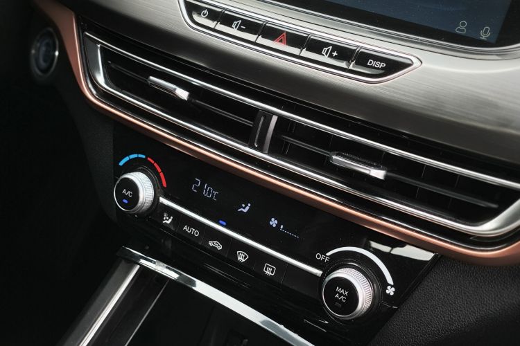 长安 逸动 2018款 XT 1.6L GDI 手动风潮型 国V局部细节16