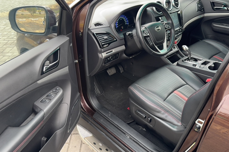 比亚迪S7 2015款 2.0T 自动尊贵型中控内饰7008