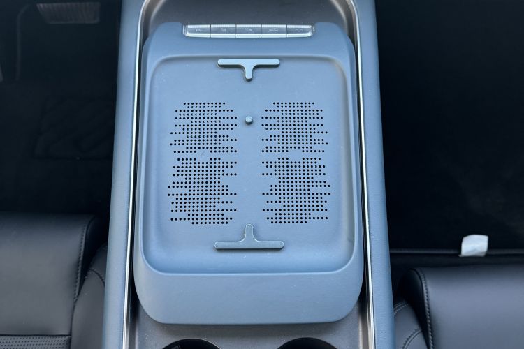 岚图汽车 岚图FREE 2024款 超长续航智驾版中控内饰7014