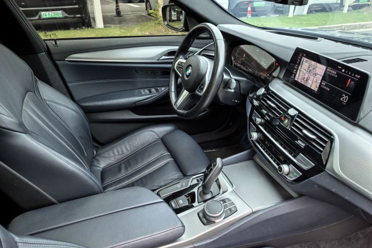 宝马5系(进口) 2020款 530i 风尚版 M运动套装中控内饰7012