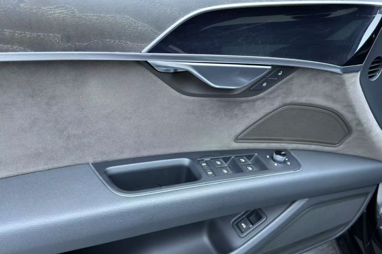 奥迪A8 2018款 A8L 55 TFSI quattro投放版精英型中控内饰7001