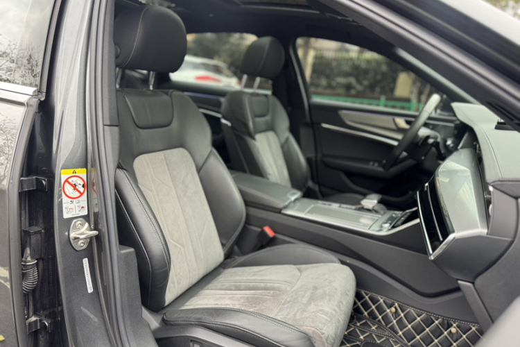 奥迪A6L 2022款 45 TFSI 臻选动感型局部细节41