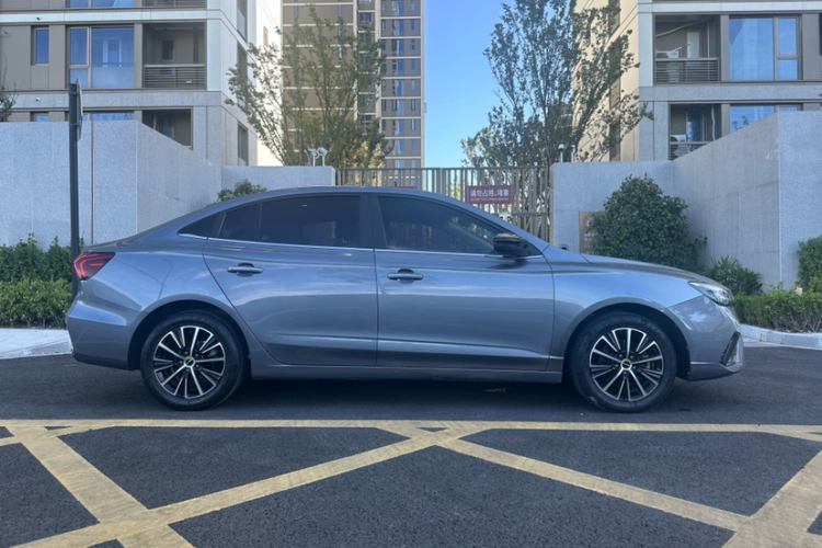 荣威i5 2021款 1.5L 手动钻石版车身外观6004