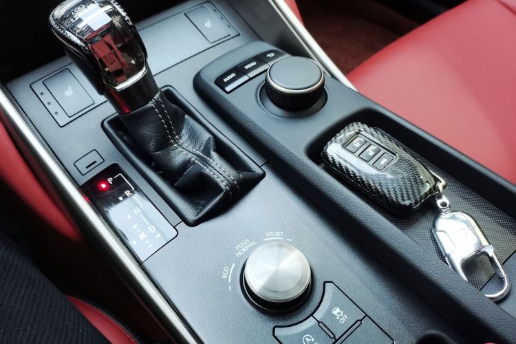 雷克萨斯IS 2017款 300 锋尚版中控内饰7010