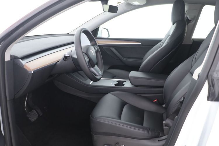 特斯拉 Model Y 2022款 后轮驱动版中控内饰7002