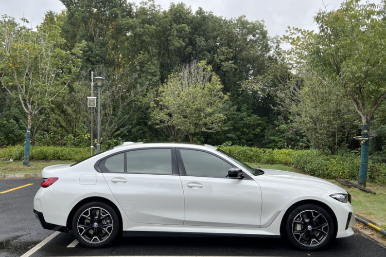 宝马i3 2024款 eDrive 40 L 曜夜套装车身外观6005