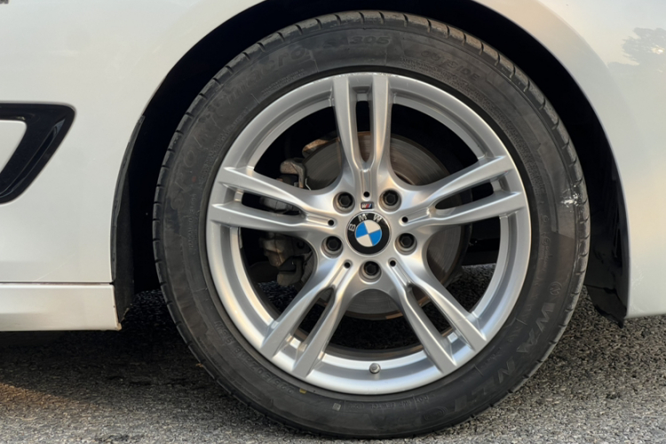 宝马3系GT 2020款 320i M运动套装车身外观6005