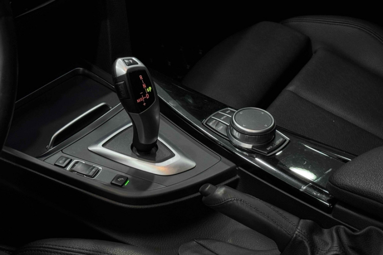 宝马3系GT 2020款 320i M运动套装中控内饰7012