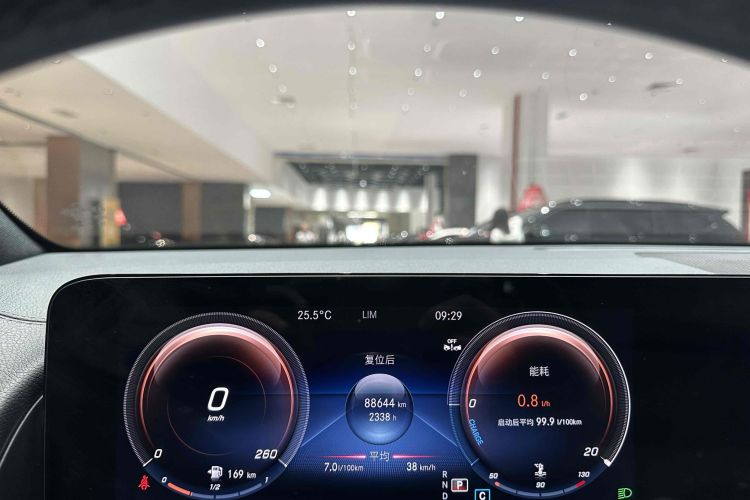 奔驰GLB 2023款 GLB 200 动感型中控内饰15