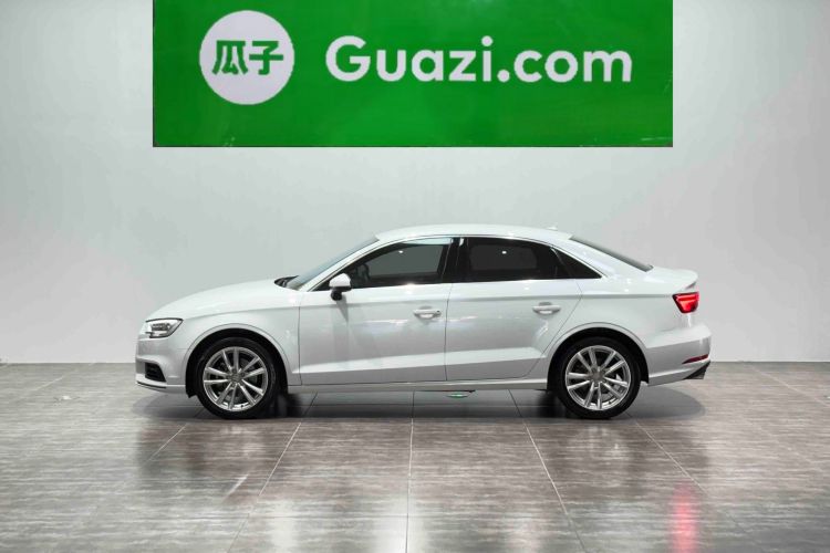 奥迪A3 2018款 30周年年型 Limousine 35 TFSI 进取型局部细节9002