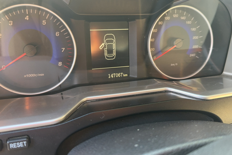 吉利汽车 帝豪 2014款 三厢 1.5L 手动精英型中控内饰15