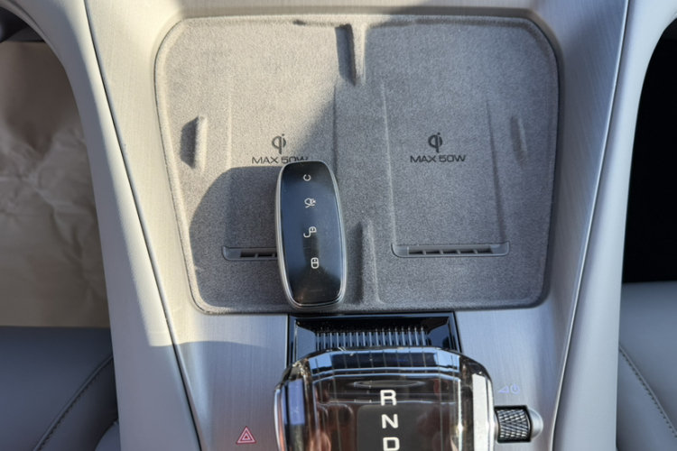 腾势N7 2023款 长续航性能Max版中控内饰7004