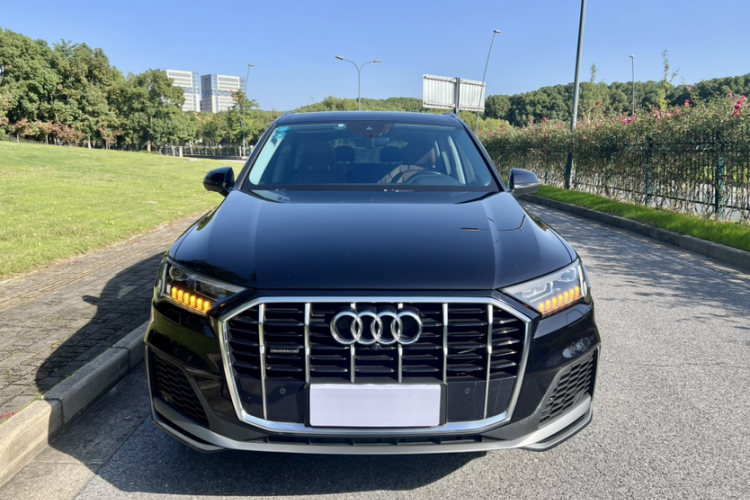 奥迪Q7 2020款 55 TFSI quattro S line运动型车身外观6002