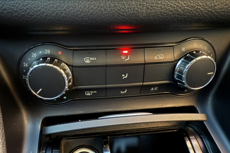 奔驰GLA 2016款 GLA 200 动感型中控内饰7005