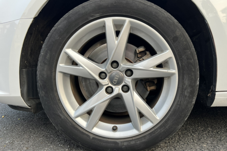 奥迪A4L 2017款 Plus 40 TFSI 进取型车身外观6004