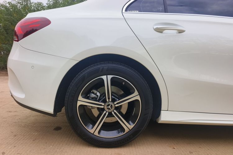 奔驰A级 2022款 改款三 A 200 L 运动轿车时尚型车身外观6012