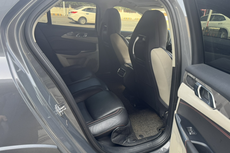 领克02 2018款 1.5T DCT两驱耀Pro版 国V中控内饰7006