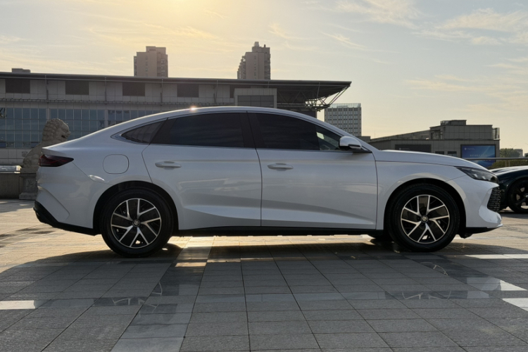 比亚迪 秦L 2024款 DM-i 80KM领先型车身外观6007