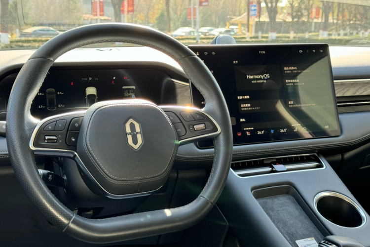 鸿蒙智行 问界M5 2022款 增程四驱性能版局部细节13